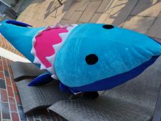 一个鲨鱼大玩具，免费自取